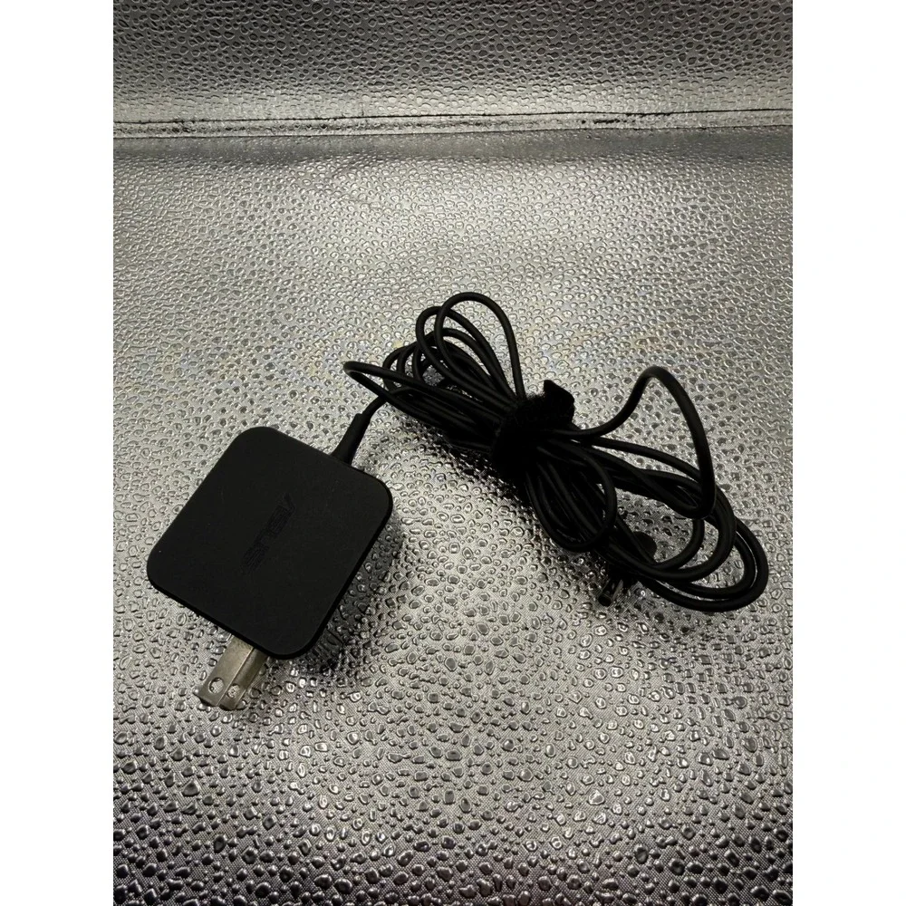 ASUS AC Adapter‎ 100 240V 50 60Hz 1.7A 40 30W 3.9A 5V 1.5A Charger Power Supply